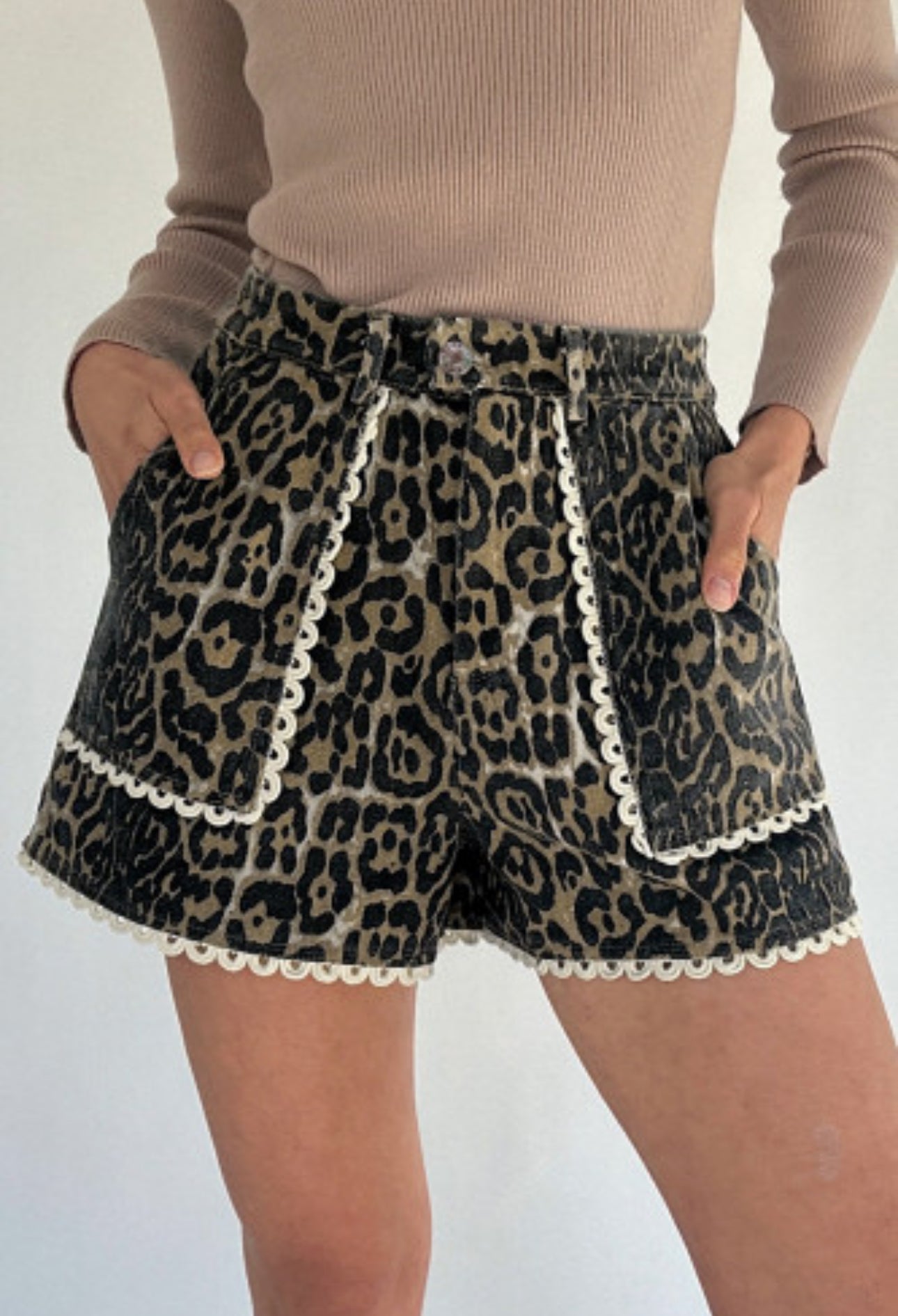 DEVON LEOPARD SCALLOP SHORTS