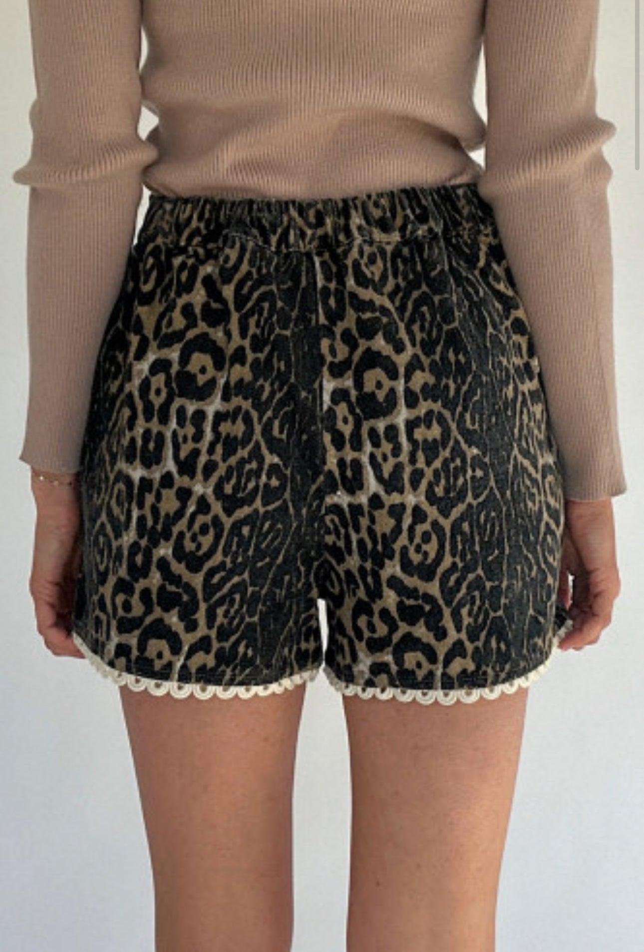 DEVON LEOPARD SCALLOP SHORTS