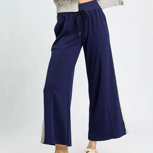 CHIC NAVY LACE CROPPED PANTS