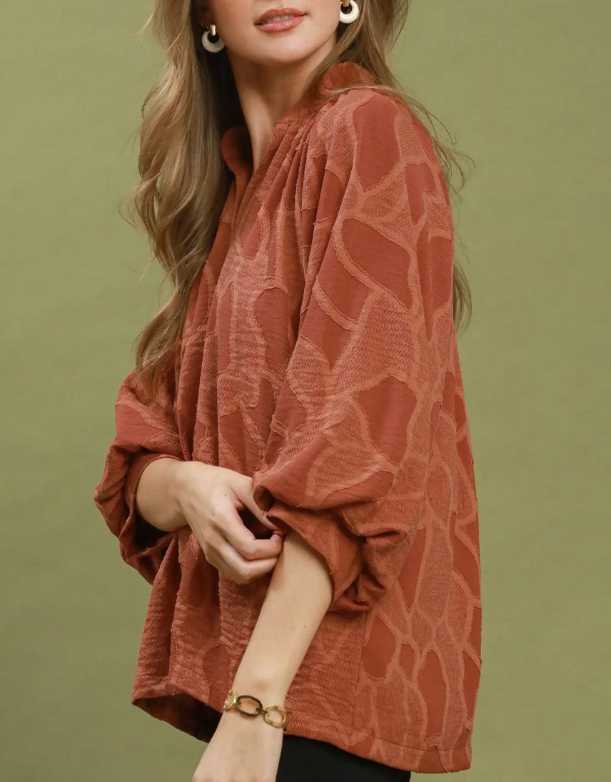 AUBURN FLORAL TEXTURED TOP